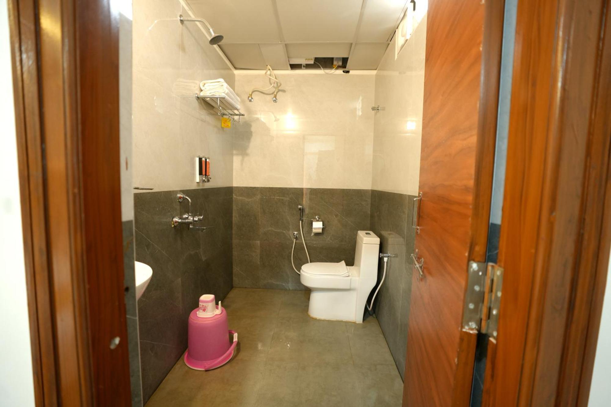 Viola Suites Hyderabad Bagian luar foto