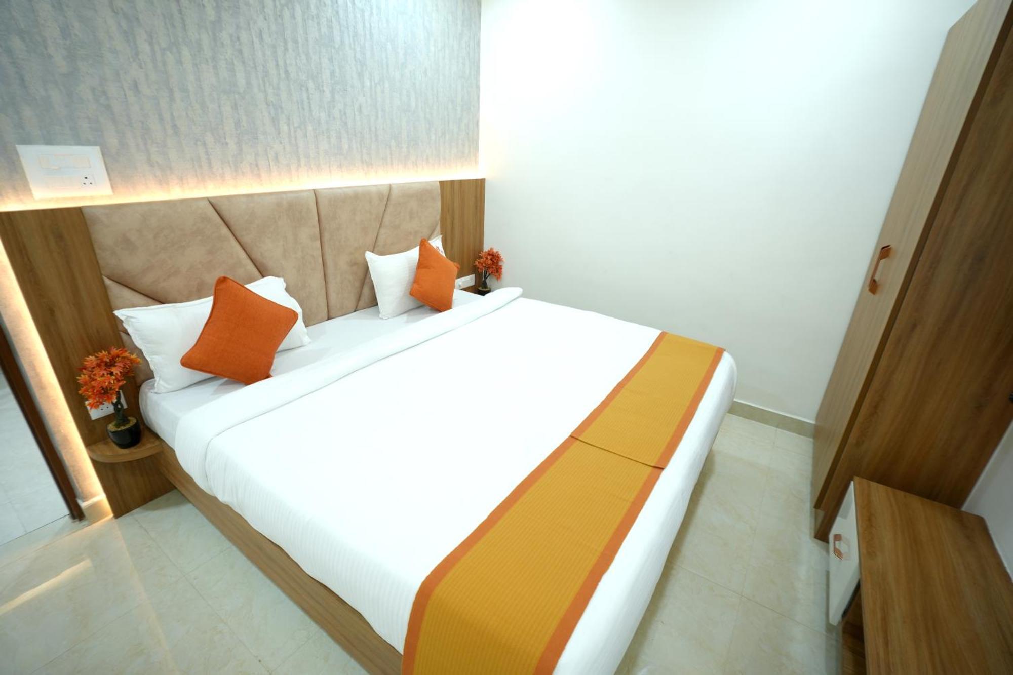 Viola Suites Hyderabad Bagian luar foto
