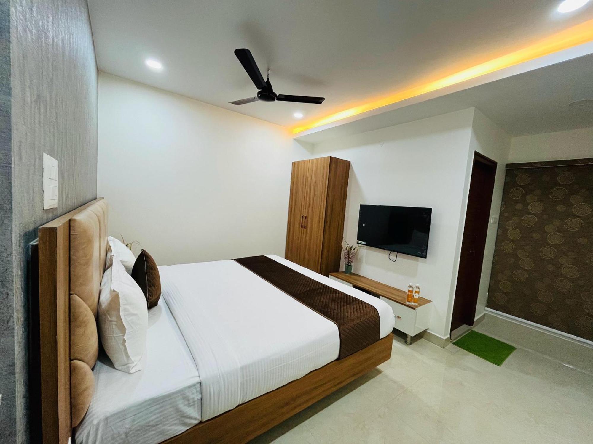 Viola Suites Hyderabad Bagian luar foto