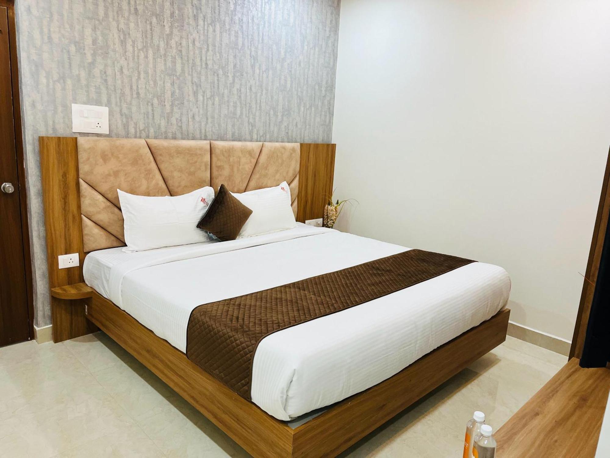 Viola Suites Hyderabad Bagian luar foto