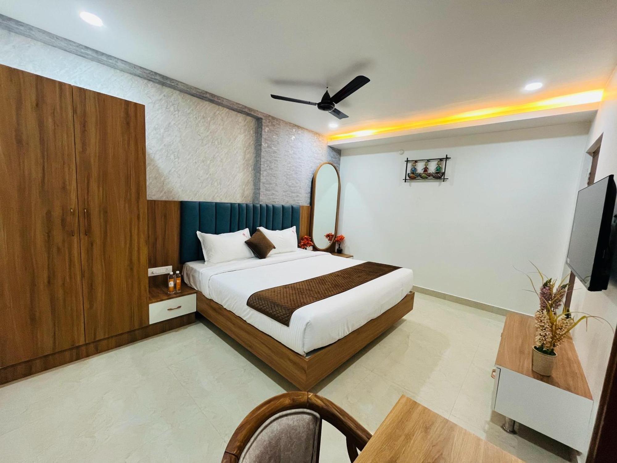 Viola Suites Hyderabad Bagian luar foto